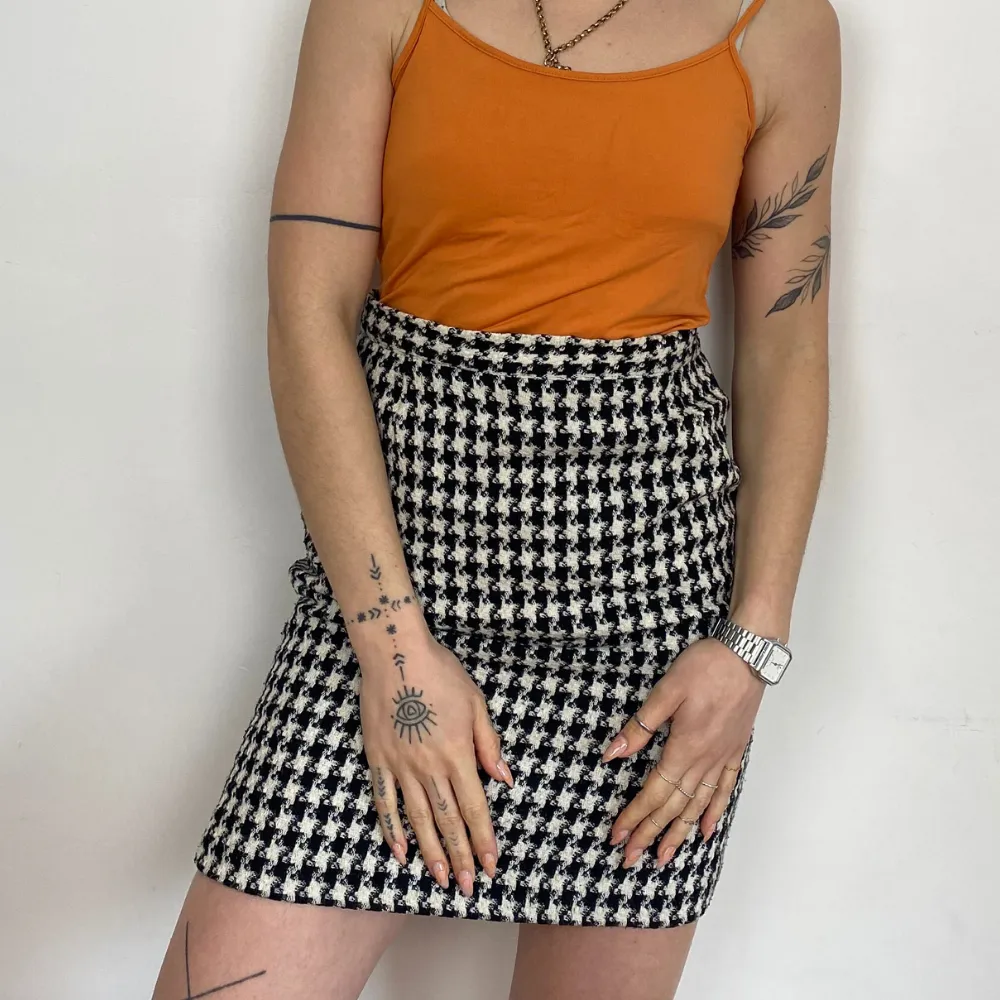 Houndstooth Mini Skirt - SMALL