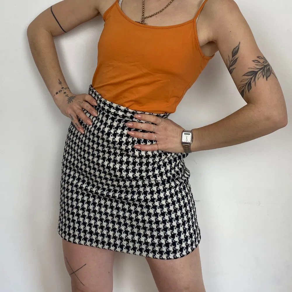 Houndstooth Mini Skirt - SMALL