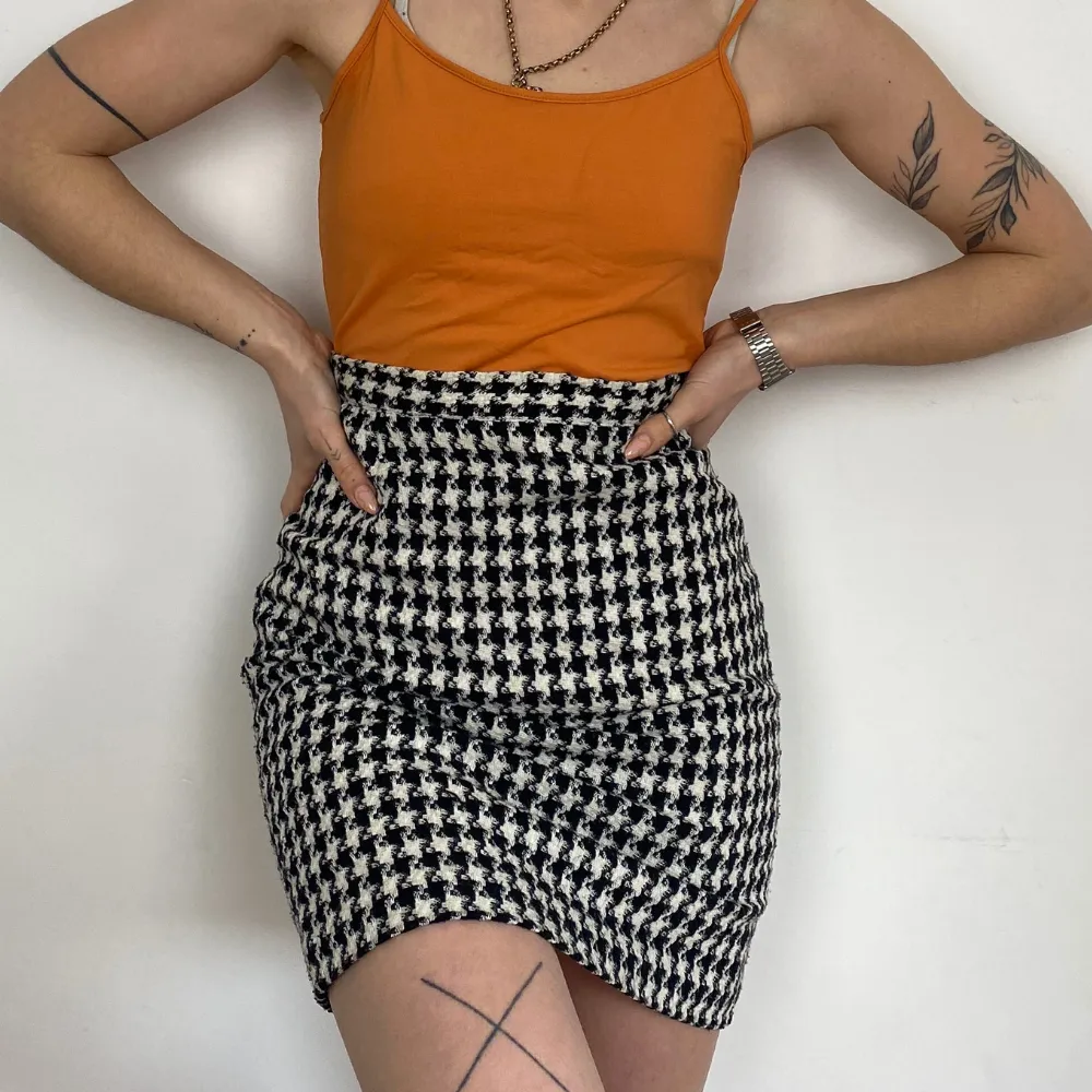 Houndstooth Mini Skirt - SMALL